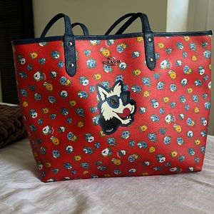 Reversal coach tote with wolf. Excellent condition